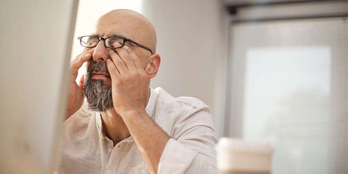 جراحی لیزیک چشم بعد از 40 سالگی: مزایا، محدودیت ها و انتظارات