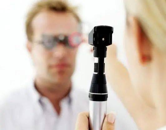 تست بینایی سنجی رتینوسکوپی