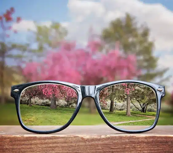 علائم شایع نزدیک بینی چشم